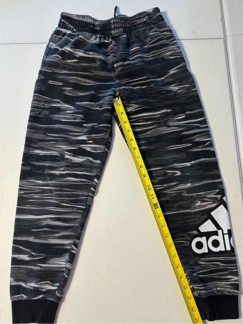 Adidas Kids liquid camo Jogger Pants size medium